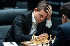 DGT FIDE Dünya Satranç Şampiyonası Seti (E-Board - Bluetooth) - DGT 3000